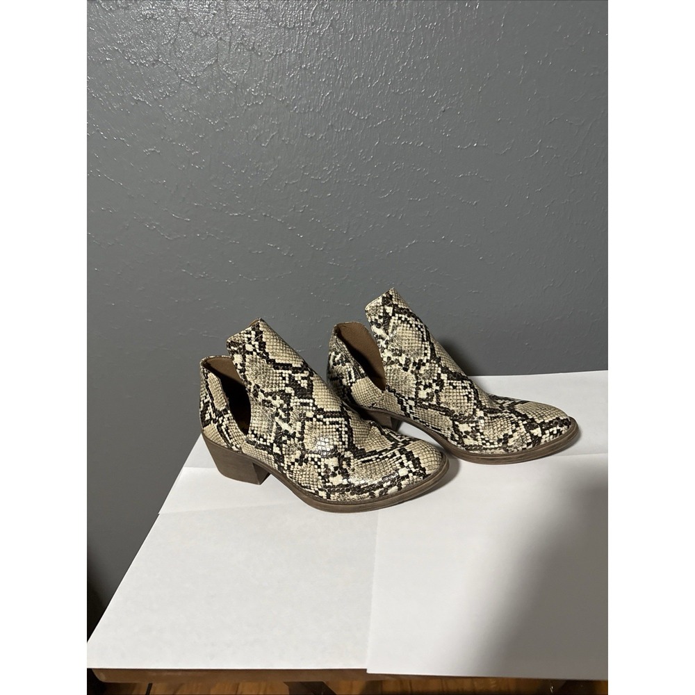 Women's Size 8 Snakeskin Upper - Picture 1 of 5